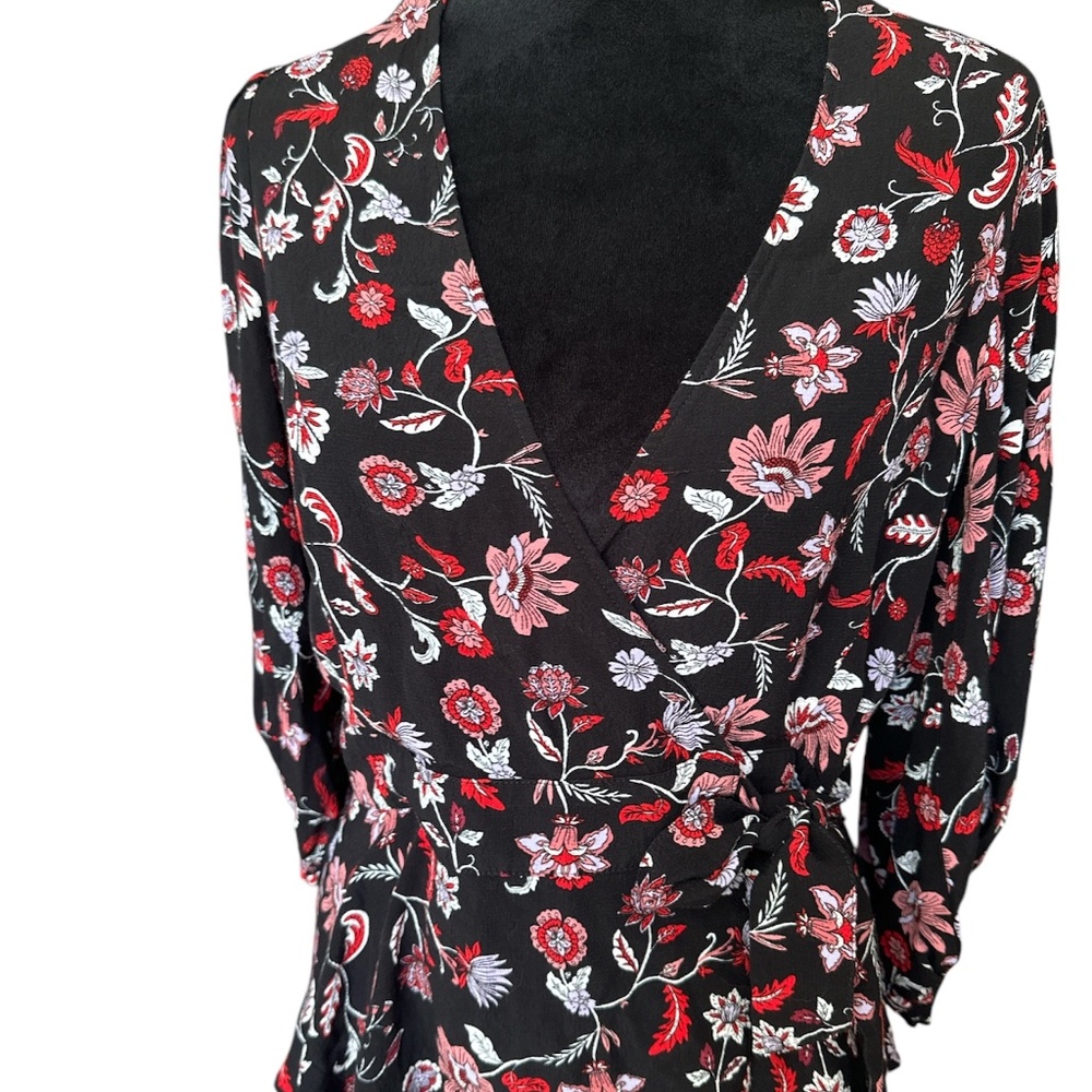 Bundle Only BANANA REPUBLIC Floral Wrap Blouse.Feminine & Figure Flattering.
